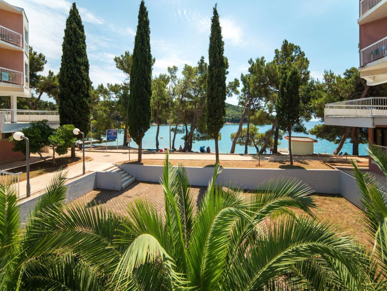 Centinera Resort Banjole Exterior photo