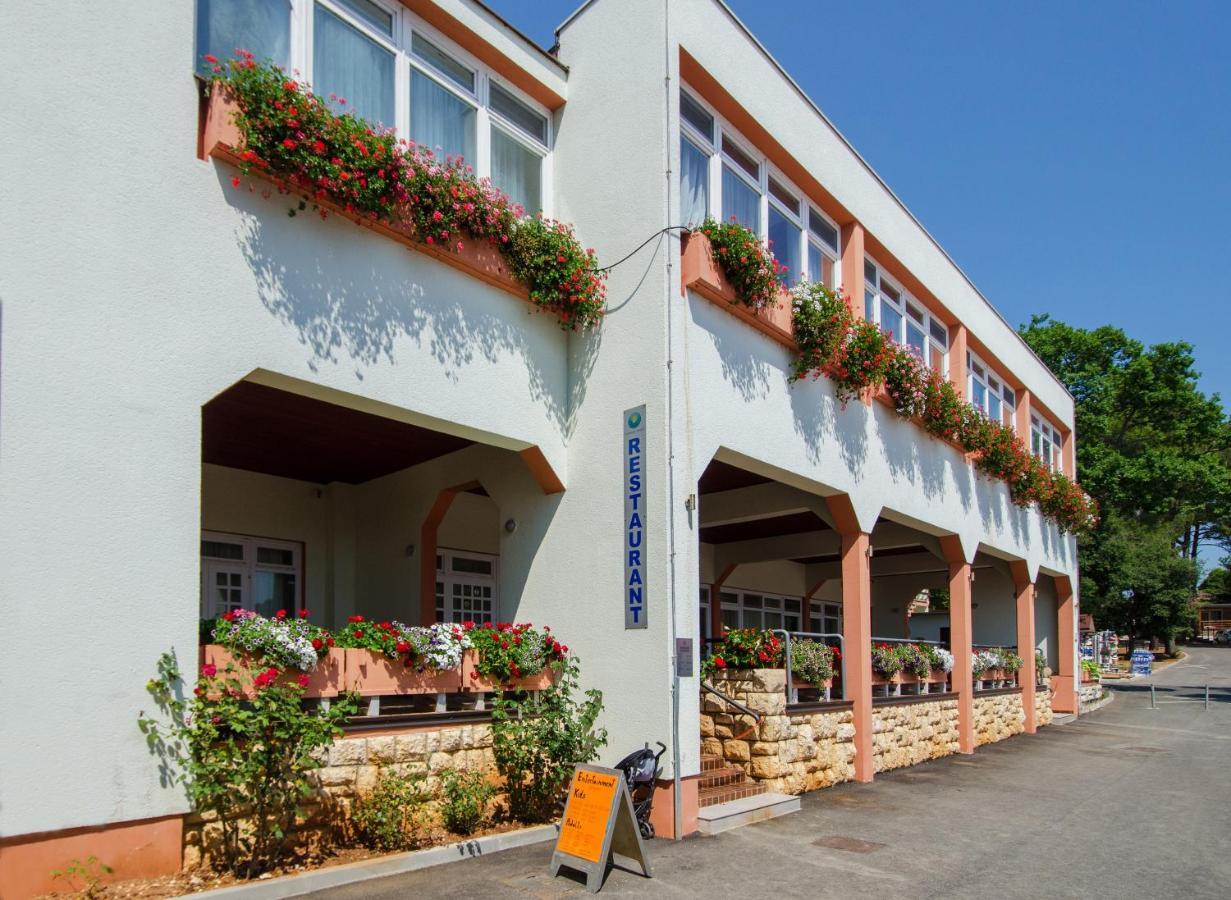 Centinera Resort Banjole Exterior photo